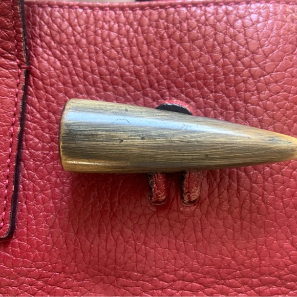 Burberry Handbag
Luxurious red/beige
calf leather
Unique front toggle fastener - Picture 7 of 10